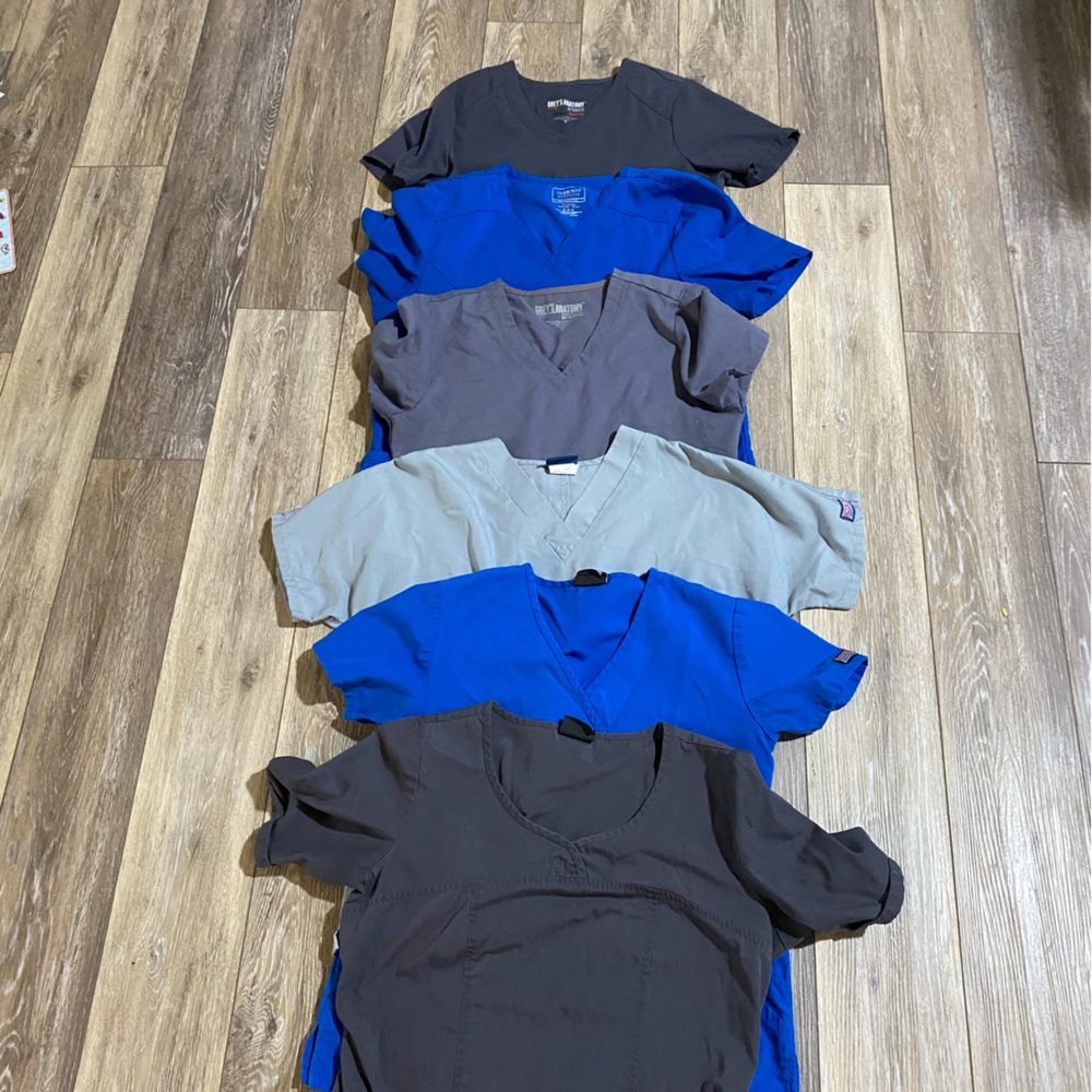Various scrub tops Grey’s anatomy and Cherokee. Sizes extra small, medium,small